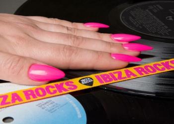 Pink acrylic nails 